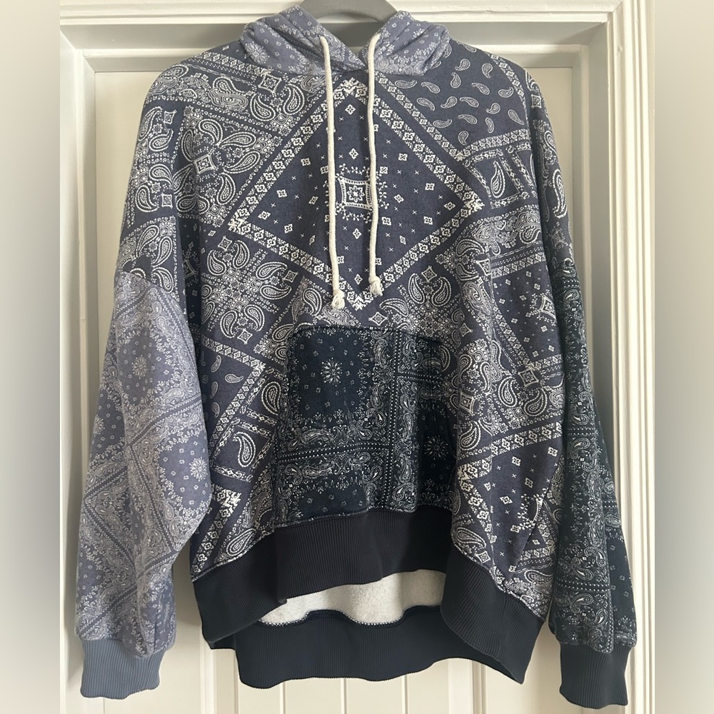 American Eagle Wide Fit Women’s Bandana Printed Cropped Hoodie. Size Small